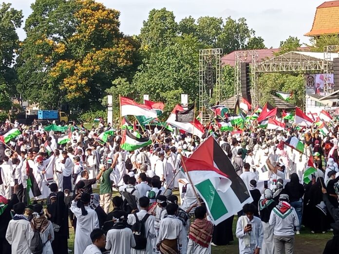 Aksi solidaritas kemanusiaan NTB for Palestina, Minggu (26/11) lalu. (Inside Lombok/Azmah)