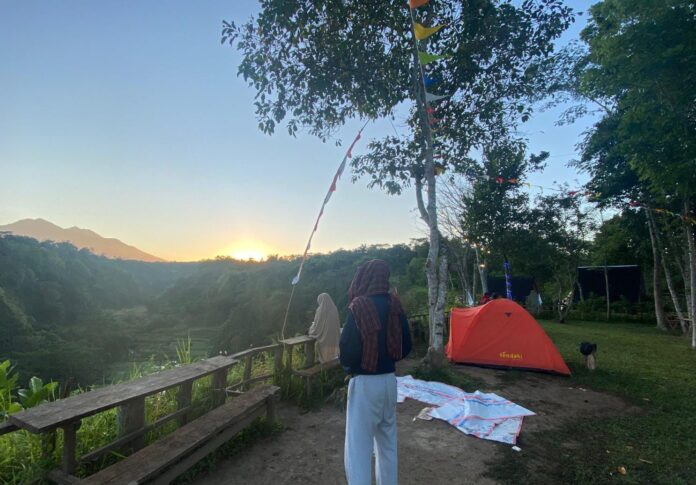 Pemandangan Sunrise di Camping ground Lembah Datu Lombok Tengah (Inside Lombok/Fahri)